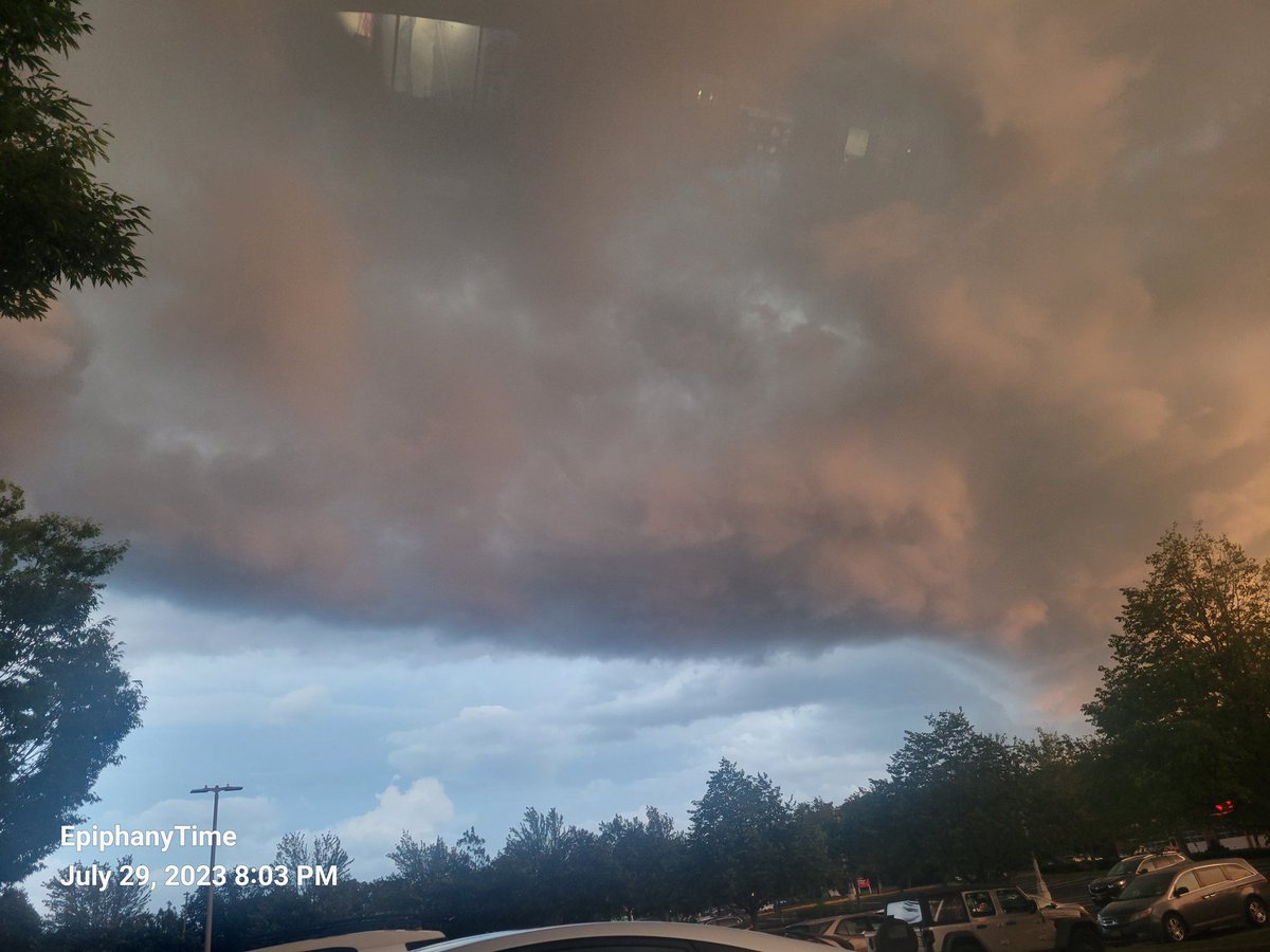 MrsSieczkowski's tweet image. Storm front #lakegrove