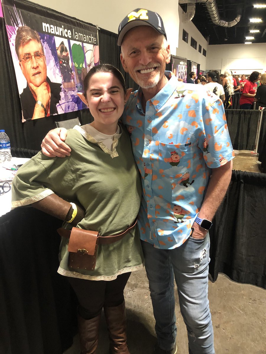 AlledracS's tweet photo. @yakkopinky thank you for coming down to visit us at Tampa Bay Comic Con! Thank you for all your inspiring words. You absolutely made my day ❤️ https://t.co/vfskY594yi
