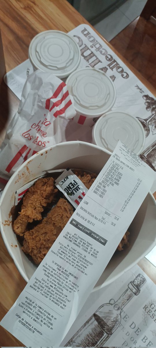 DSAW_1995's tweet photo. @UberEats @KFC_MEXICO   Lamentable que no me llegaron mis papás familiares y no te resuelve la aplicación. https://t.co/GRFuMJR2wE