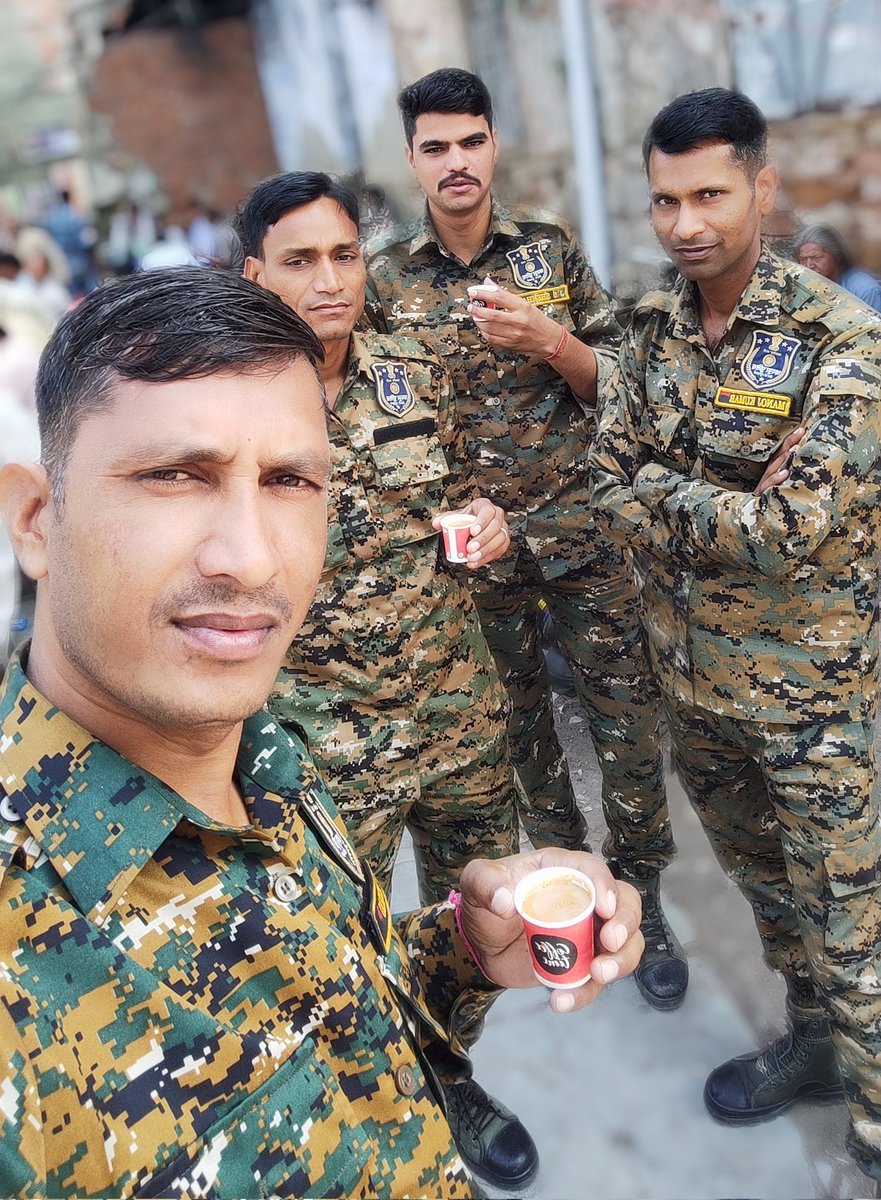 माता पिता और गुरुजनों के आशीर्वाद और आप जैसे दोस्तों के प्यार प्रेम के सहारे आज राजस्थान पुलिस में 10 साल की सेवा पूर्ण कर ली है
              ❣️ जय हिंद ❣️