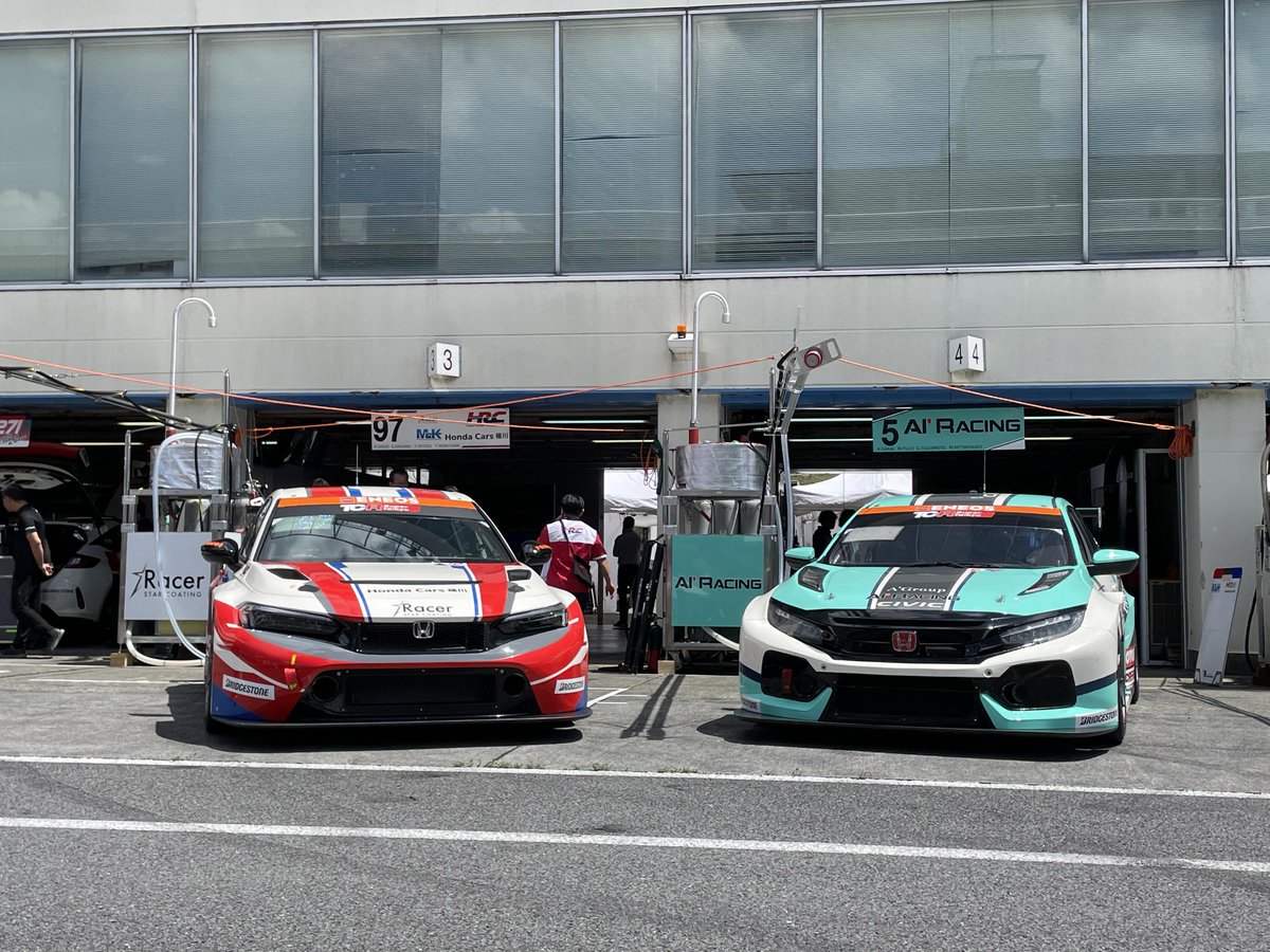 STARCOATING2's tweet photo. 今日はスーパー耐久の決勝が行われます

ST-TCRクラスに参戦するRacer HFDP CIVIC（97号車）、AI' CIVIC（5号車）ともに応援よろしくお願いします🙇 https://t.co/BiEGaq4F4B
