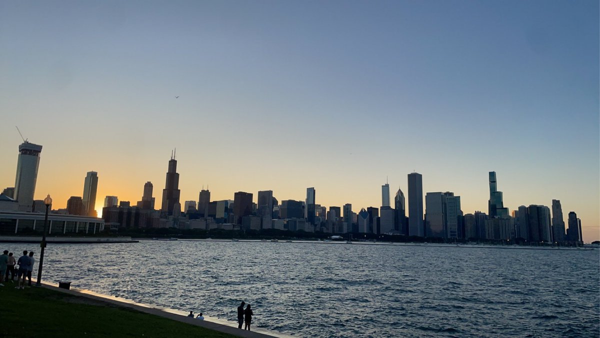 hlgarci103's tweet photo. Isn’t Chicago just the best? https://t.co/ds09ZR2eeq