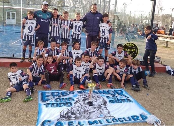 ramirocanon's tweet photo. CAMPEONES EN EL TORNEO JUVENIL DE TRENQUE LAUQUENLos juveniles de la categoría 2012/13 de nuestra institución vencieron a Team Sports de Trenque Lauquen en la tanda de penales luego de igualar 1 a 1 en los 90 minutos. 
 ¡Vamos Linqueño! Vamos los pibes 

@CAEL1915 https://t.co/Rud1KVfngO
