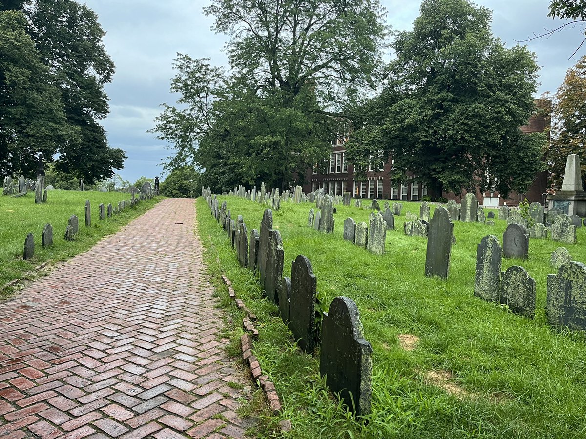 aprilthedreamer's tweet photo. #BostonThings #ghostsandgravestones https://t.co/xPrUJRVCr9