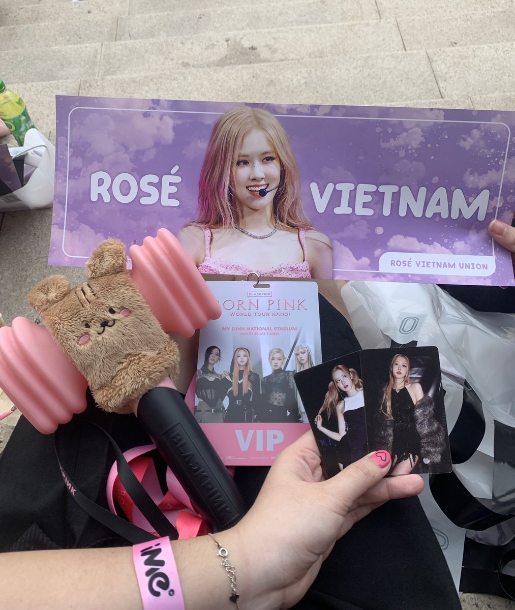 Proud to be V-fansé ❤️

<a href="/RoseGold_VN/">RoseGoldVN ☀️</a> <a href="/formychaeng/">For my Chaeng ꫂ ၴႅ</a> <a href="/BEHIEN0211/">BEHIEN0211%</a> 

#로제 #ROSÉ