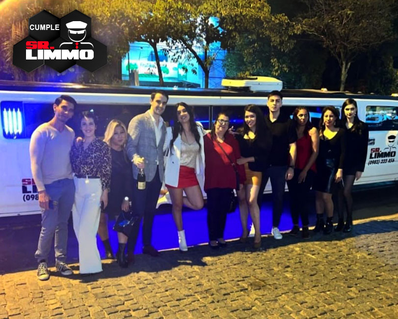 srlimmo's tweet photo. Hace como Susana que festejó su #cumple con un paseo en la #WhiteHummer de SR LIMMO🥳🥂
No dudes en contactar con nosotros al 0982222456
#hummer #limmo #limousine https://t.co/EvwwJhRklj