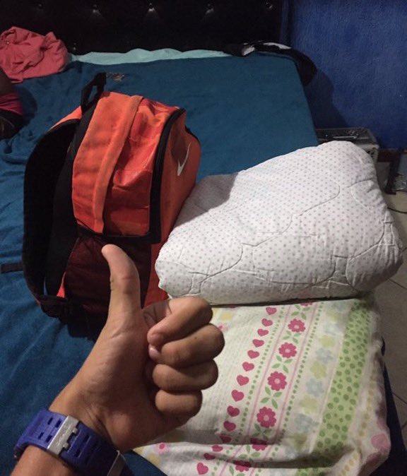 musadosmeme's tweet photo. indo dormir na casa de alguém:
        
            antigamente // hoje https://t.co/SFhoJCFX5c
