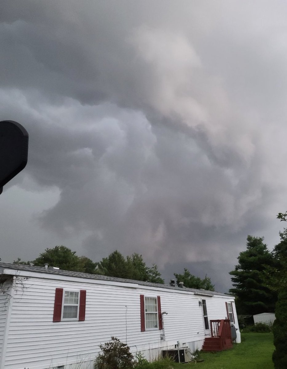 Michell85504792's tweet photo. @NWStornado @Eweather13 https://t.co/Tu1PiqMdtV