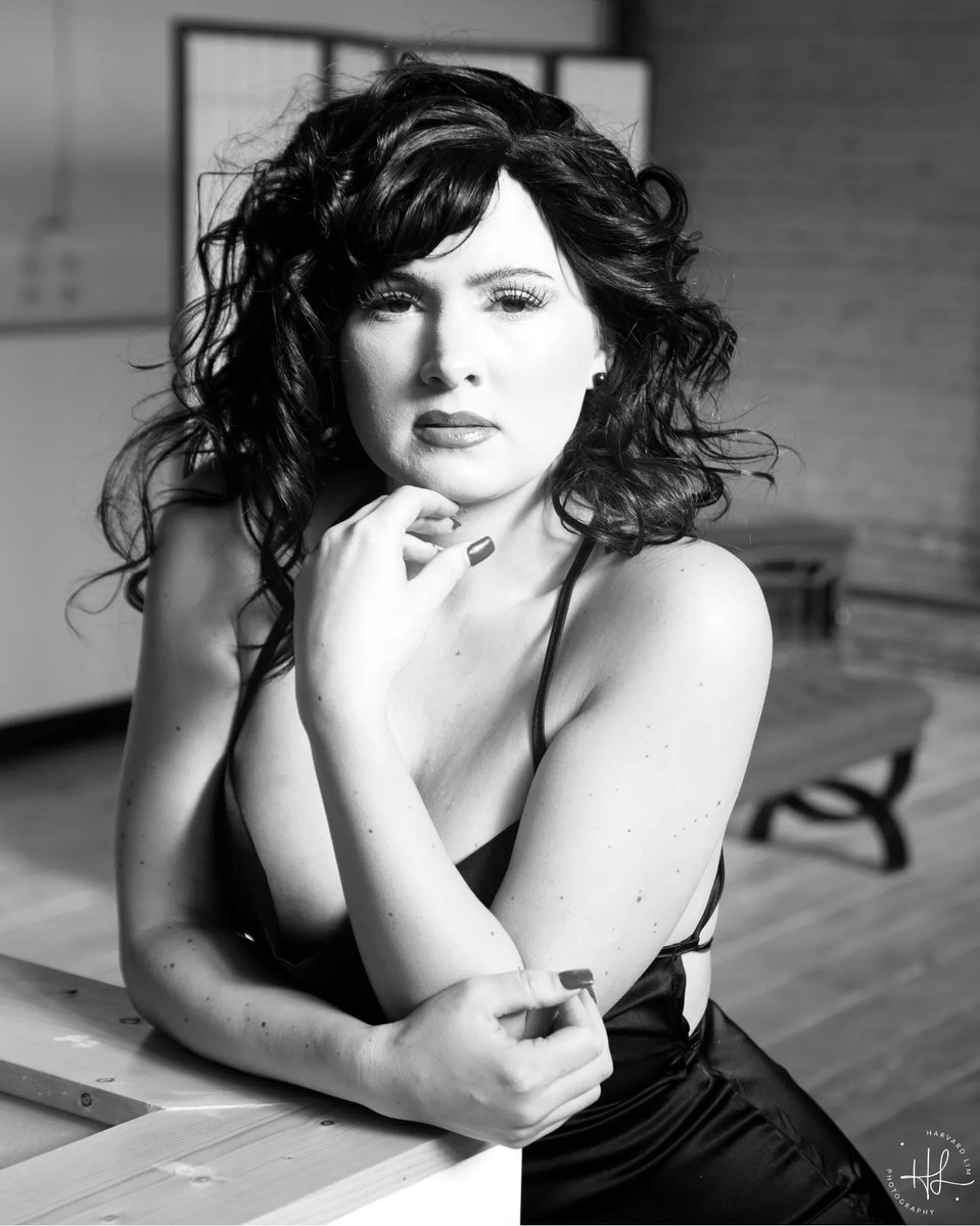 Harvardlimphoto's tweet photo. "Being glamorous is about strength and confidence. It's black and white - dramatic" - Catherine Zeta-Jones

Model: stephanielauren.porcelaindoll (IG)
Studio: @WhiteRoseStuLLC 
Photo by @Harvardlimphoto https://t.co/EodEHkNGHb