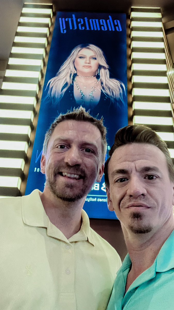 B_rye_Curti87's tweet image. Ahhhhhh @kellyclarkson. I ready for When a lyric really gets you And it breaks you down inside. #moveyou #KellyClarkson #planethollywood