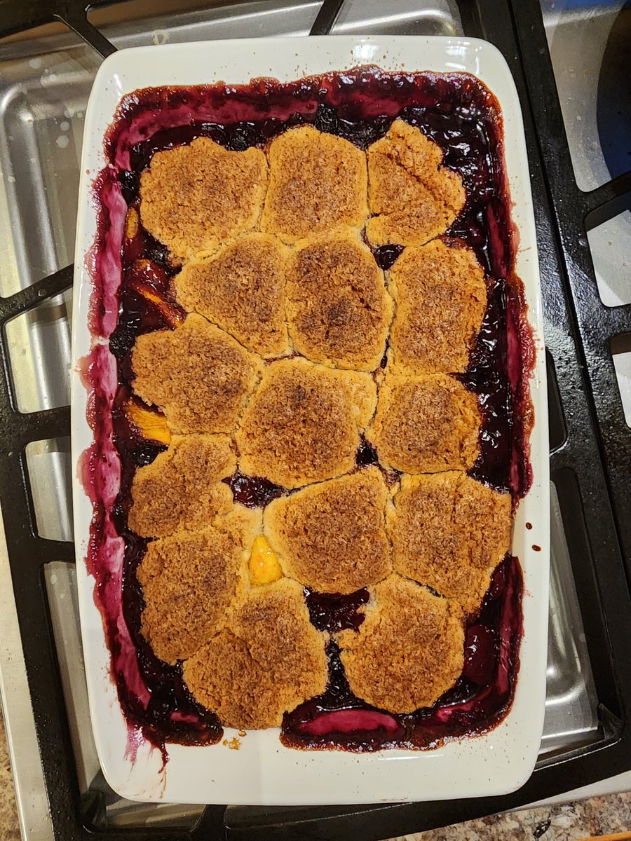 oilyfishhead's tweet photo. @ebeth360 @BakeoffJudge 
Peaches, blackberries, blueberries with cookies on top,
#twitterbake https://t.co/wYx1olcoXX