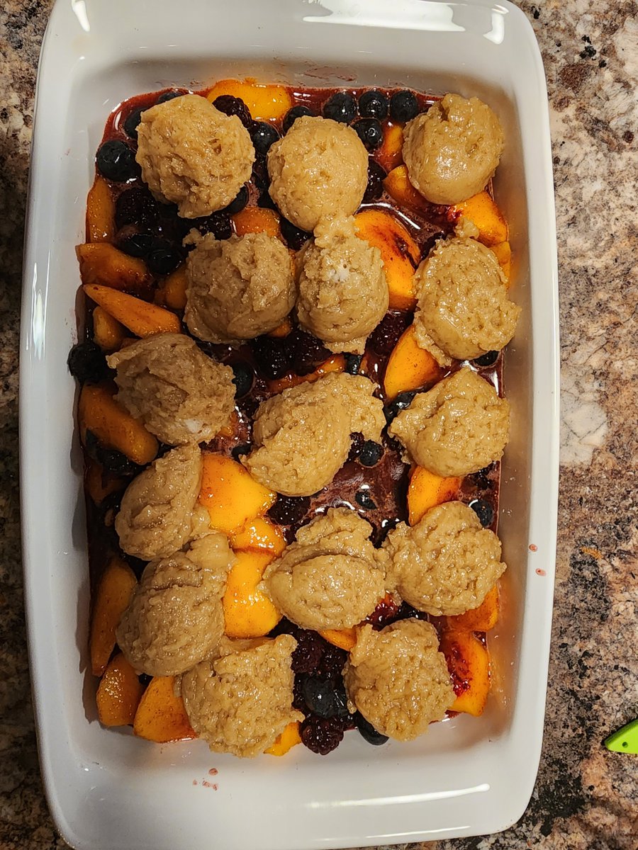 oilyfishhead's tweet photo. @ebeth360 @BakeoffJudge 
Peaches, blackberries, blueberries with cookies on top,
#twitterbake https://t.co/wYx1olcoXX