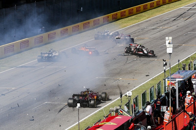 Formula0_versee's tweet photo. COM MUITA CONFUSÃO NA ÚLTIMA VOLTA, ALBON (@williamsfzero) VENCE PROVA SPRINT DE FORMA INACREDITÁVEL!!!! COM MICK SCHUMACHER(@F0_HAAS) E @gaslydof0 (@F1vBurrinho) NO PÓDIO!!!!

@mv33_formula0 (@RBR_F0) tem problemas na ÚLTIMA volta com estouro de pneus e @LewisHamilton0F TAMBÉM!!!!! @CS55_F0 (@AstonMartinF0) que vinha em p5 bate com força total nos carros com problema de pneu e deixa muitos detritos na pista que tira vários carros da corrida!!!!