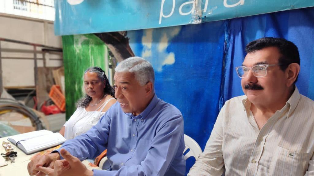 claudioefermin's tweet photo. Con el equipo de la parroquia Miguel Peña, preparando el proceso de elecciones internas de la Seccional del Sur de Valencia de @SPVSoluciones 

#SolucionesEsDemocracia
#SomosSoluciones https://t.co/ZefwEFfiGJ