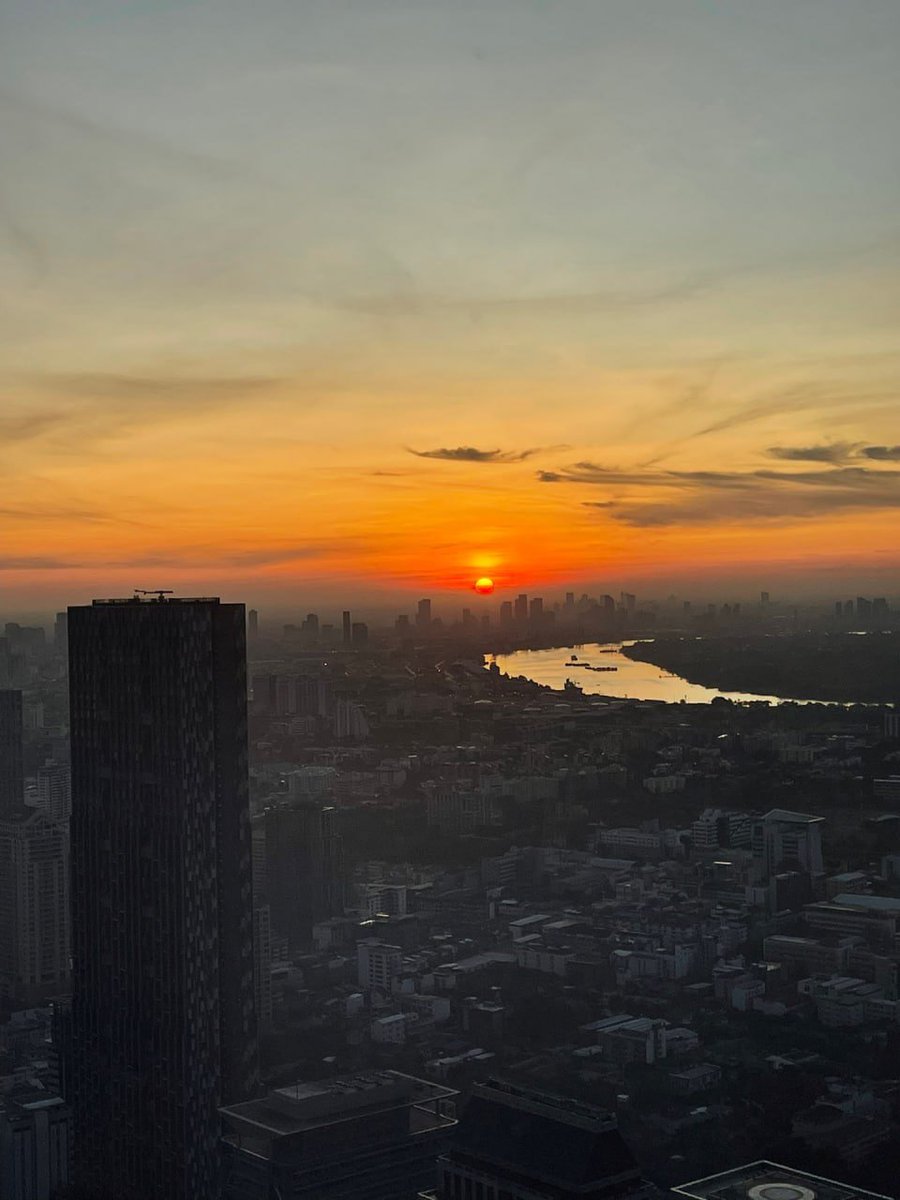 No matter how great the darkness, 🌑
 when the light emerges, it always begins to disappear.🌔
Although evil is inevitable,
Only the righteous warrior always wins. 💪🏻
That the normal case of life  war. ✌🏻