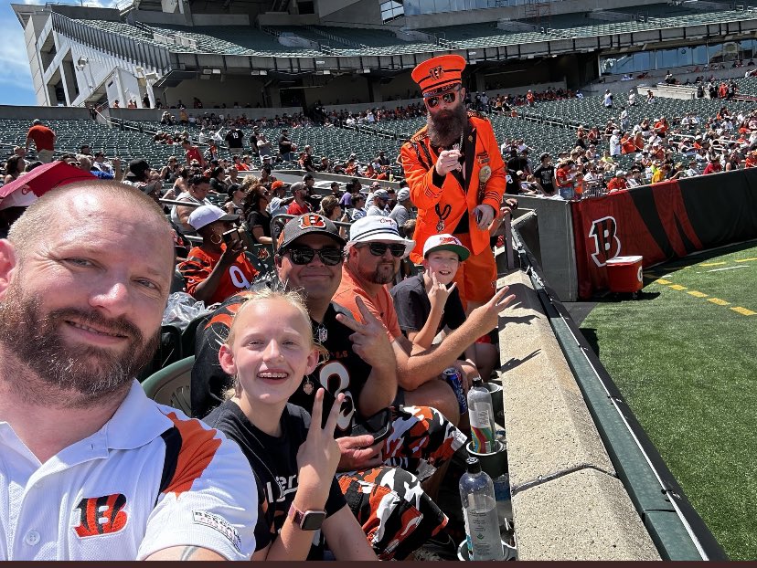 greger09's tweet photo. #BackTogetherSaturday was awesome today @Paycor_Stadium !!! Such an awesome time with @bengals friends @cincyjames83 @BengalsCaptain @thewhobae @BrandonMMurphy @TylerWhoDey54 and others!!!! https://t.co/zfUsipyzEk