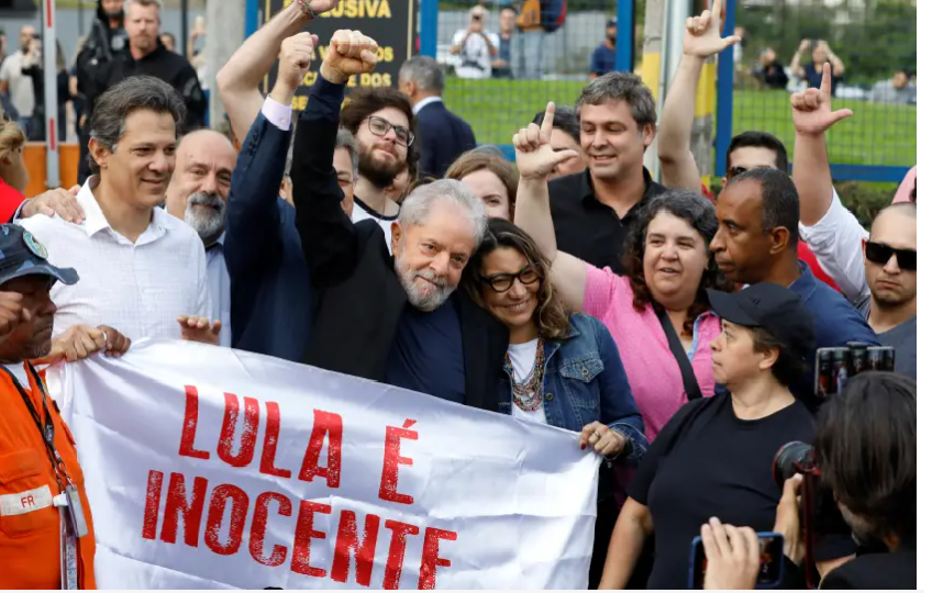 580 dias preso injustamente. Nem ele, nem ninguém da família foi pra internet pedir dinheiro. 

Nunca foi e nunca será uma escolha muito difícil. 

Lula, guerreiro, do povo brasileiro! ❤️