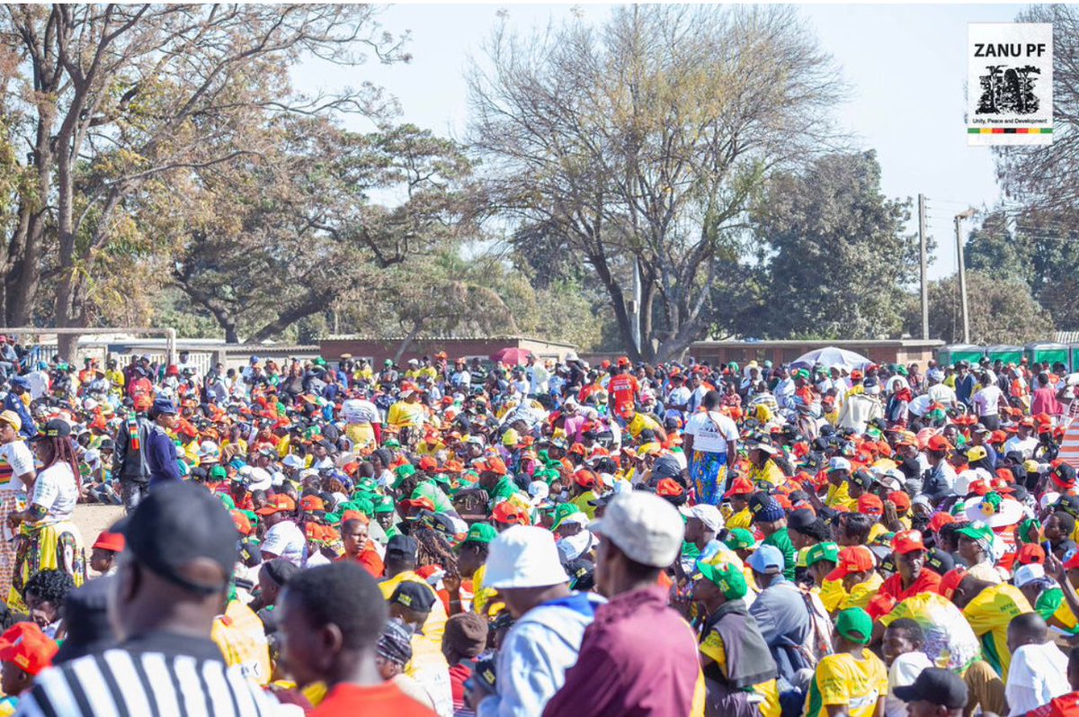 PedzaiScott's tweet photo. Thank you Mabvuku/Tafara! 
Ngative nechiono chimwe tisimudzire musha wedu!
#mabvukutafararesidentsfirst 
#Tafara #mabvuku 
#starrally 
#nyanzviyeshanduko #mabvukutafaraconstituencymp #votepedzaiscottsakupwanya 
#ZimElection2023 https://t.co/SUkgrg5i5l