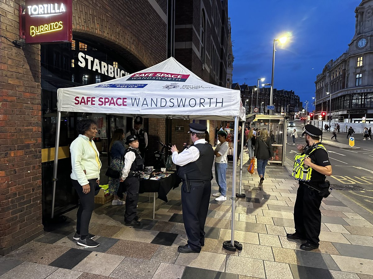 On Friday night’s launch of Space Safe at Clapham Junction.  This will be there every Friday Night. @MPSFalconbrook @MPSBatterseaSgt @MPSWandsworth @BTP @BCPP2 #VAWG #safespace