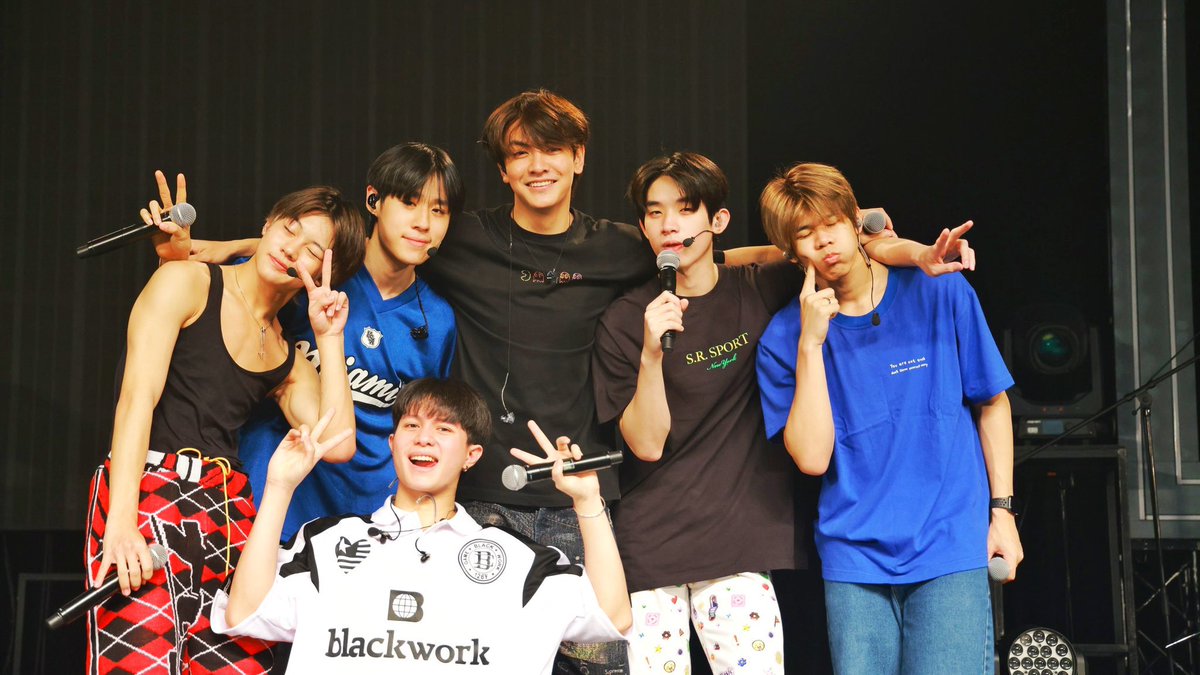 ChenRcj's tweet photo. แขน3000เมรต https://t.co/nP44tOr048