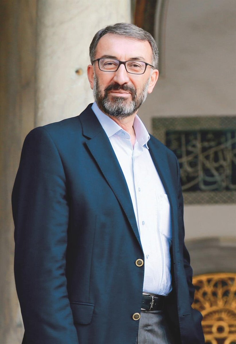 "Haremeyn Tarihi" isimli kitabı vesilesiyle kuruluşumuz tarafından 2010 DOST - İslâm'a Hizmet Ödülü takdim edilen Prof. Dr. Mustafa Küçükaşçı Beyefendiye Allah'tan rahmet, ailesine ve ilim câmiamıza başsağlığı dileriz.