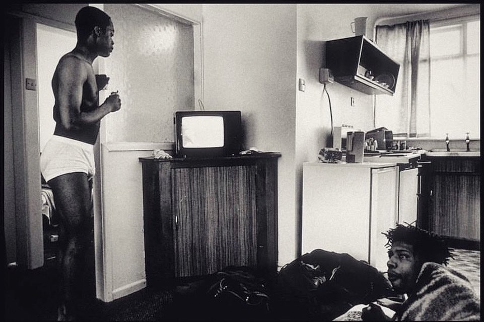 DavisArchive's tweet photo. #sundaymorning ‘Chalet life’ Southport Weekender 1990 Jazz dancers chalet morning vibes, coins in the metre heating and TV on 😊 #southportweekender #jazzdance #jazzfusion #britishyouthculture #youthculture https://t.co/ngBDAFr35Z