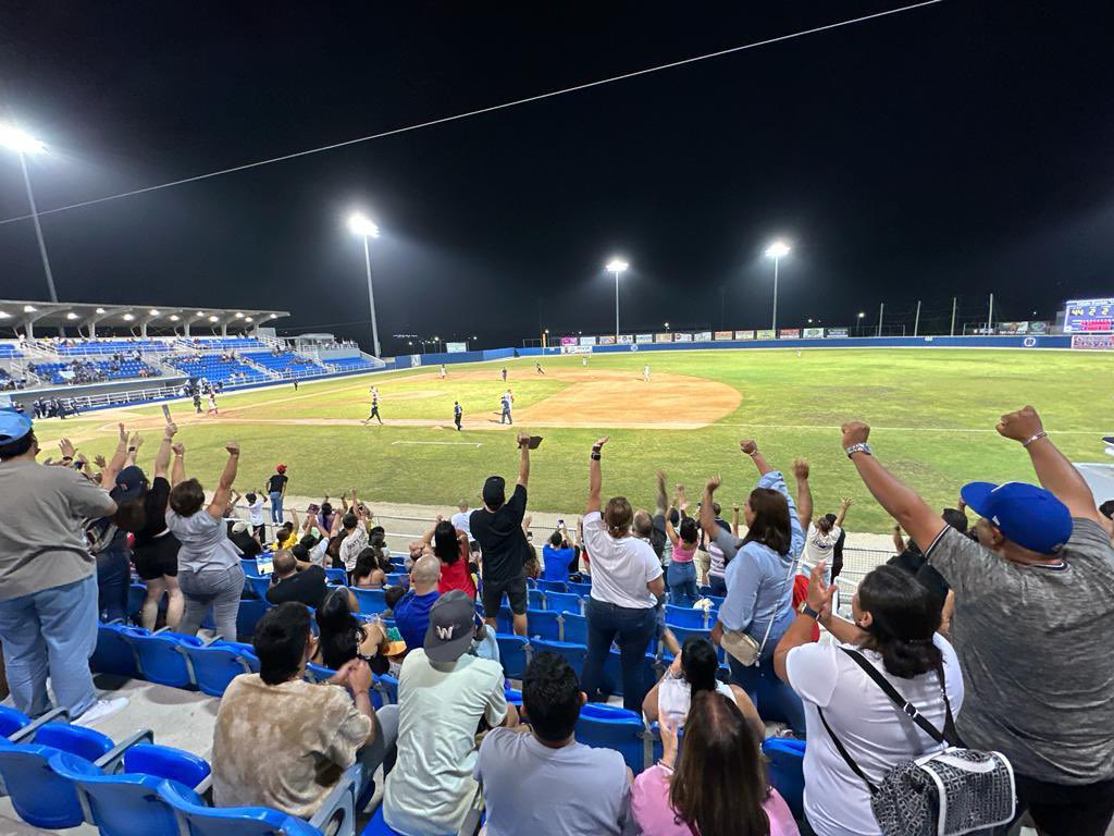 RosachelyRivera's tweet photo. Nuestros Halcones De Gurabo Doble A ⚾️🦅 vencen a los Piratas de Cabo Rojo 6 a 5.
#00778
#GuraboEsNuestro
#GuraboEsDeporte
#VolandoAltiiisimo🦅 https://t.co/rhnLPwew5K