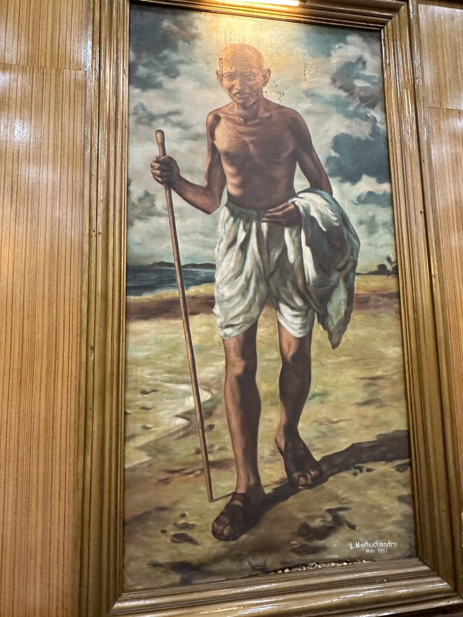 jayantrld's tweet photo. At Raj Bhawan, Manipur. Important figures of freedom movement feature in the halls. Sad this beautiful land is being ravaged &amp; people are systematically pitted against each in a growing ethnic conflict!

The Hon. Governor is apprised of the ground situation &amp; shared our concerns. https://t.co/gmE7QzFPIj