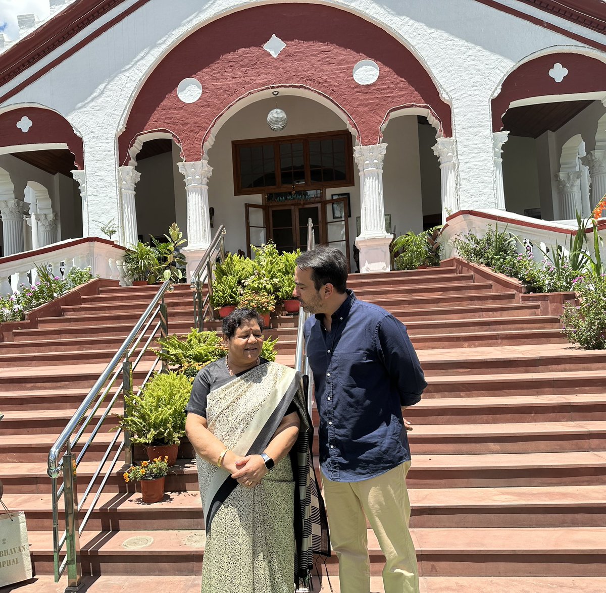 jayantrld's tweet photo. At Raj Bhawan, Manipur. Important figures of freedom movement feature in the halls. Sad this beautiful land is being ravaged &amp; people are systematically pitted against each in a growing ethnic conflict!

The Hon. Governor is apprised of the ground situation &amp; shared our concerns. https://t.co/gmE7QzFPIj