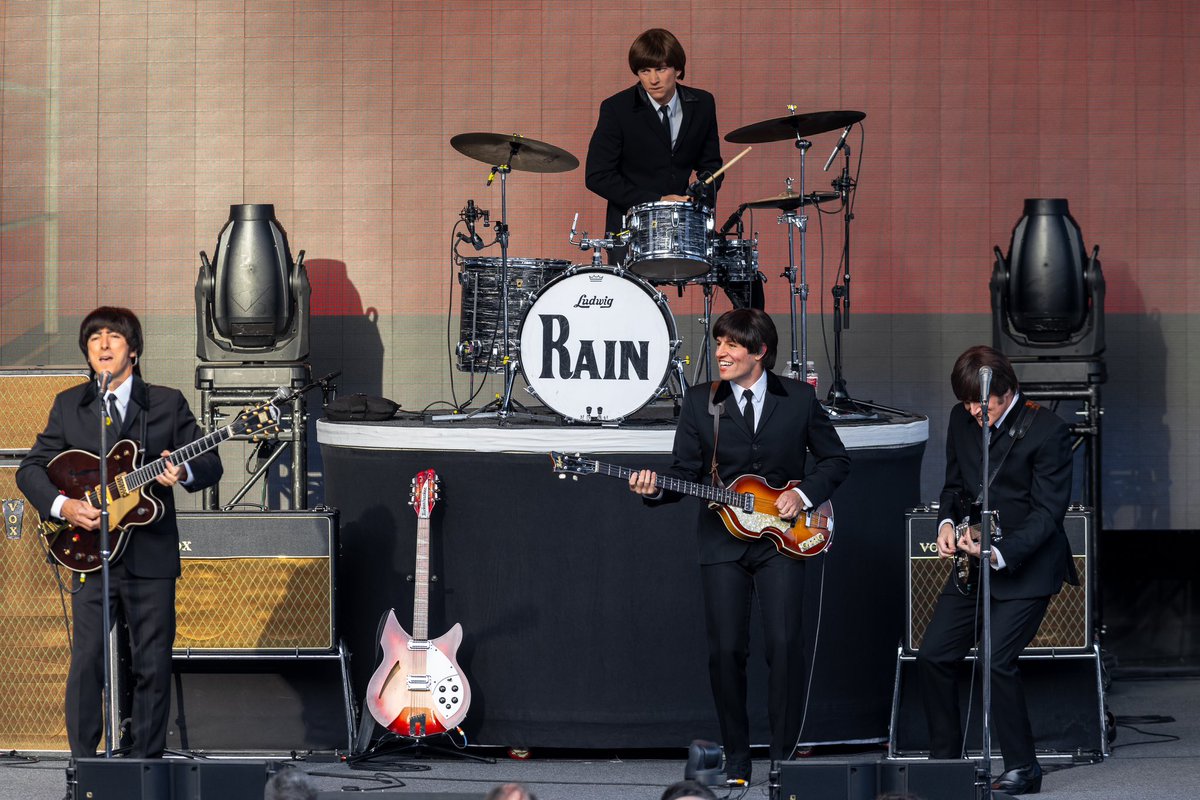 Warm 106.9 tweet media