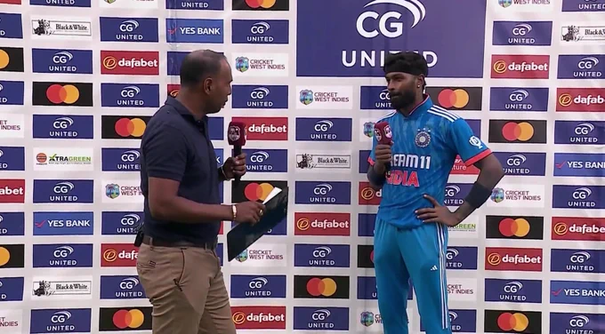 Anuragm91's tweet photo. #HardikPandya  ने कहा, "मैंने रोहित भाई से अनुरोध किया कि वे मुझे दूसरे वनडे में कप्तानी करने दें, 
ताकि मैं नए बीसीसीआई अध्यक्ष को प्रभावित कर सकूं. 
लेकिन अब मुझे एहसास हुआ कि कप्तानी करना रोहित जितना आसान नहीं है. 
#INDvsWI #BCCI https://t.co/VyqajuCwT1