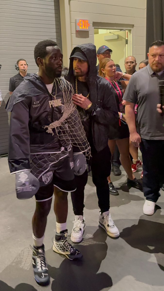 nicekicks's tweet photo. Eminem walked Terence Crawford out ahead of his TKO victory over Errol Spence Jr. wearing the “Military Black” Air Jordan 4s 🔥 https://t.co/RQDAIpmcR1
