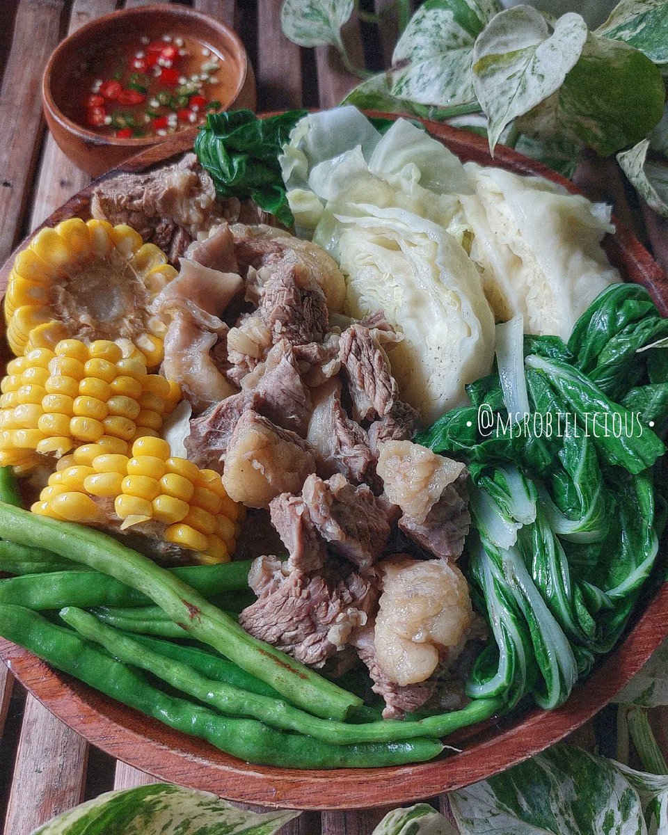 msrobielicious's tweet photo. Beef Nilaga ang lunch! 🤎 https://t.co/lxgbFF6svR