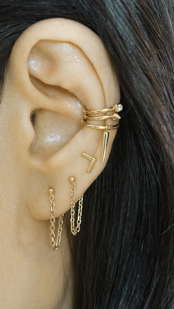 MelMellisLondon's tweet image. Geometric earrings, with their clean lines and minimalist designs, bring a contemporary appeal to your curated ear. Ear cuffs, on the other hand, offer a rebellious vibe to your curated ear.

#earcuff #earstack #earpiercing #style #jewellery #curatedear #earrings