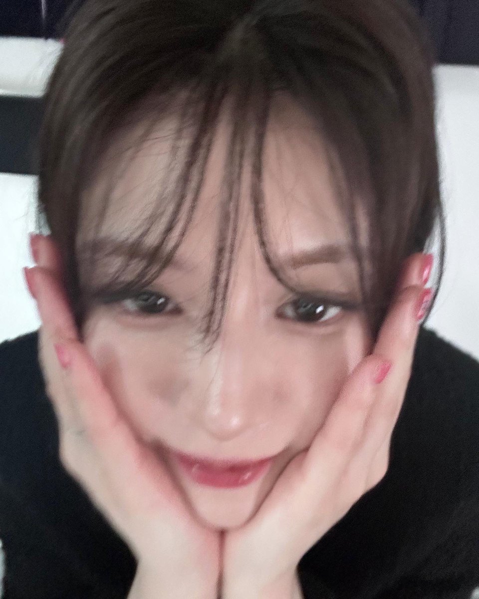 99oyzluve's tweet image. 아니 진짜｡｡｡ 너무 좋은 점
: 실물로 보면 말도 못 걸 것 같은데 같은 날 인스타에다 이런 말랑모찌아기사진 올려주는 사람임