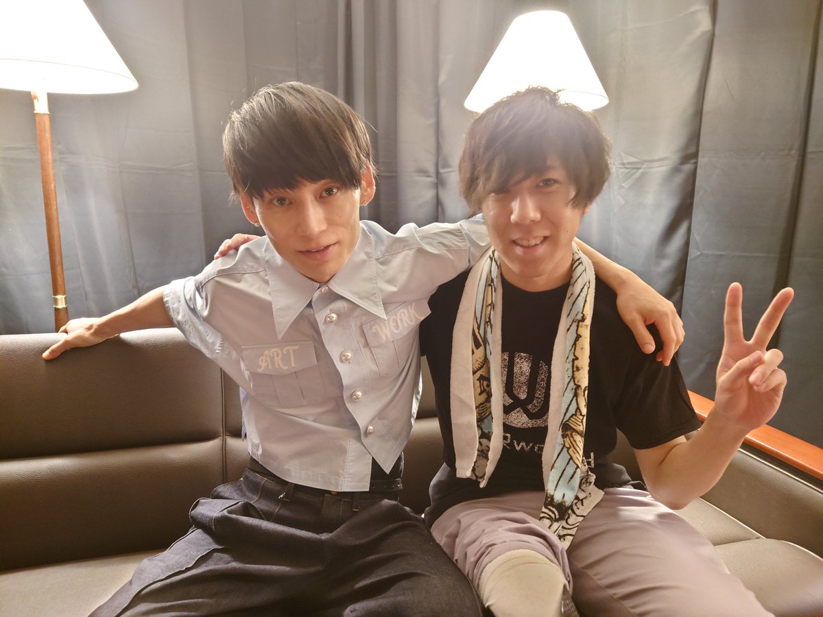 syokichannel's tweet photo. ミーグリに当選してて先程TAKUYA∞さんとお話させていただきました！！めちゃくちゃかっこよかったしそれだけ前向きなら絶対上手くいくよって優しい言葉もかけていただけて最高に幸せな時間でした！！

 #UVERworld_日産スタジアム  #UVERworld  #TAKUYA∞ https://t.co/YH1GSlduBh