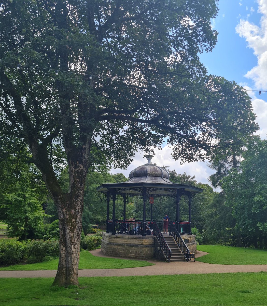 Nice walk around Buxton and the pavilion gardens yesterday with the better half and some visiting family 1/3
#Hikebritain
#Visitpeakdistrict
#Letsgopeakdistrict
#yourbritain #buxton