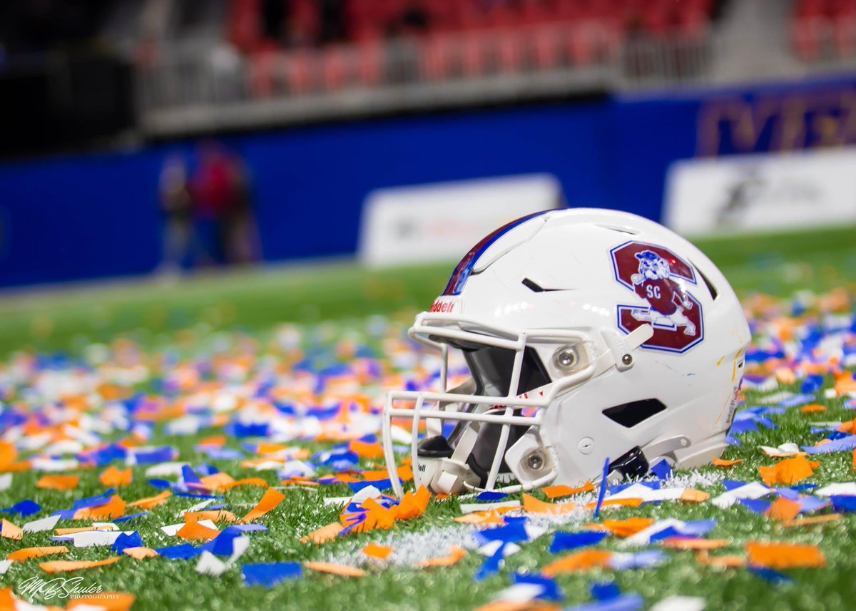 FDC HELMET OF THE DAY 🏈: 

South Carolina State

The SC State logo is the most underrated in college sports. The Bulldog with the sweater on is such a classic look. #FearTheBite #HBCU