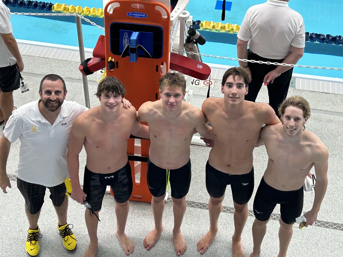 UAMensAquatics's tweet photo. 12th place 400 medley with all the guys returning to the Bears this winter! @andrewrucker37 @Cadmb25 @reid_caswell and Jorge Oquendo! #gobears https://t.co/jdcyD80uH8