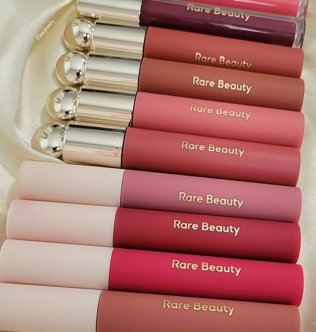 Kassydoodles's tweet photo. Happy #Nationallipstickday
@rarebeauty #lipsticks #makeup #lipstick #igmakeup
#rarebeauty #UGCcreator #beautycontentcreator #beauty #f4f #Influencer #lipoil #lipgloss #lippies https://t.co/K0CwxftA6T