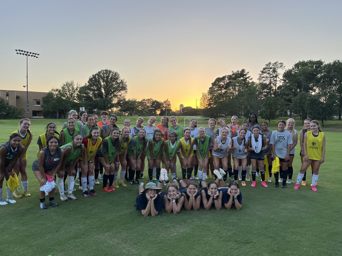 soccerpatriots's tweet photo. DAY ONE OF CAMP✅ Thanks to everyone that came today!! See y’all tomorrow for round 2!🤩 https://t.co/wzWI3D133w