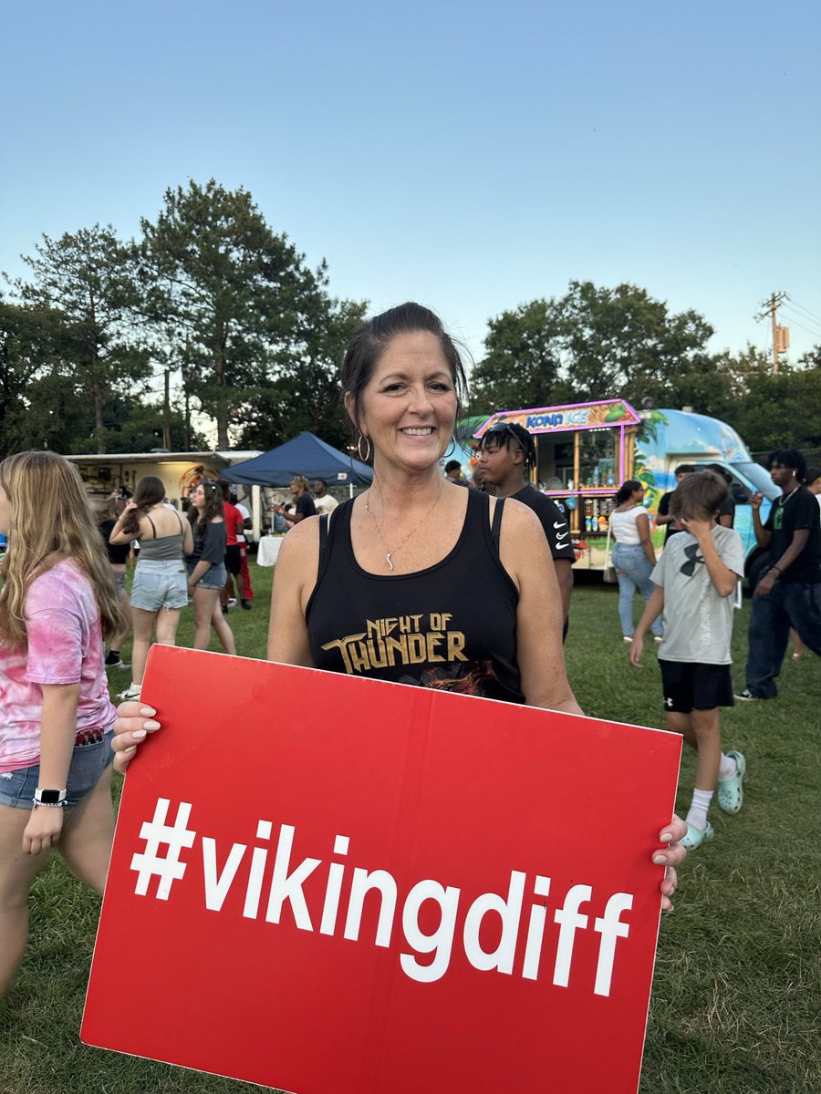 PCSDViking's tweet photo. What a fantastic weekend at #SharonFest! 

Loved seeing all the Princeton families come together to enjoy the festivities. 

Huge shoutout to all the volunteers who run this event to raise funds for community nonprofits 
#SharingVille #partywithapurpose #DifferenceMakers #AAGV https://t.co/09psIrCaWM
