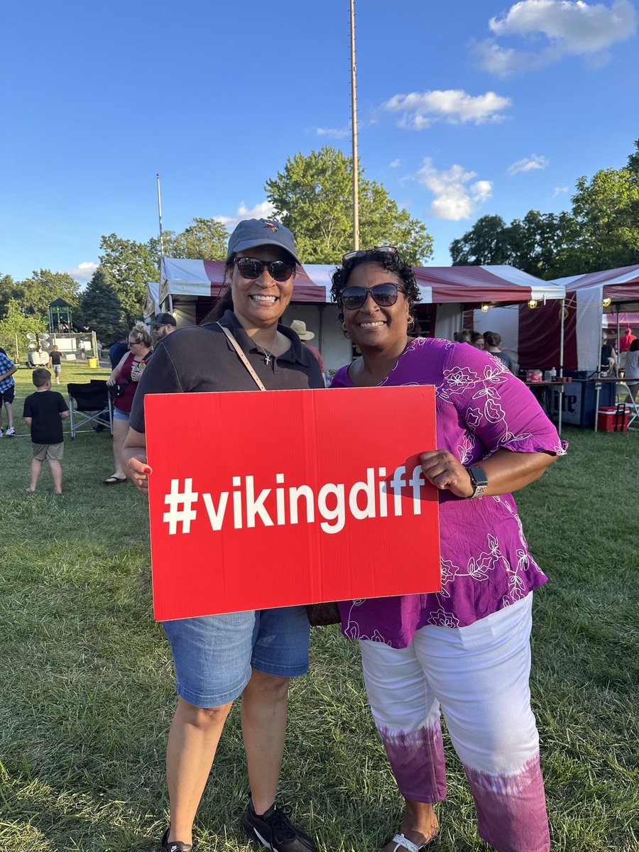PCSDViking's tweet photo. What a fantastic weekend at #SharonFest! 

Loved seeing all the Princeton families come together to enjoy the festivities. 

Huge shoutout to all the volunteers who run this event to raise funds for community nonprofits 
#SharingVille #partywithapurpose #DifferenceMakers #AAGV https://t.co/09psIrCaWM