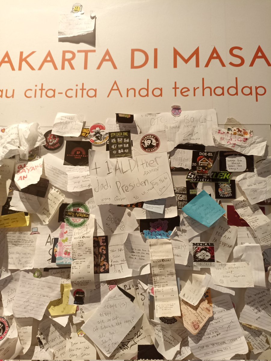 mazdanee's tweet photo. Jalan ke Museum Fatahillah nemu ginian 🤭

colek @alditaher_indo https://t.co/SlbLN5sQmz