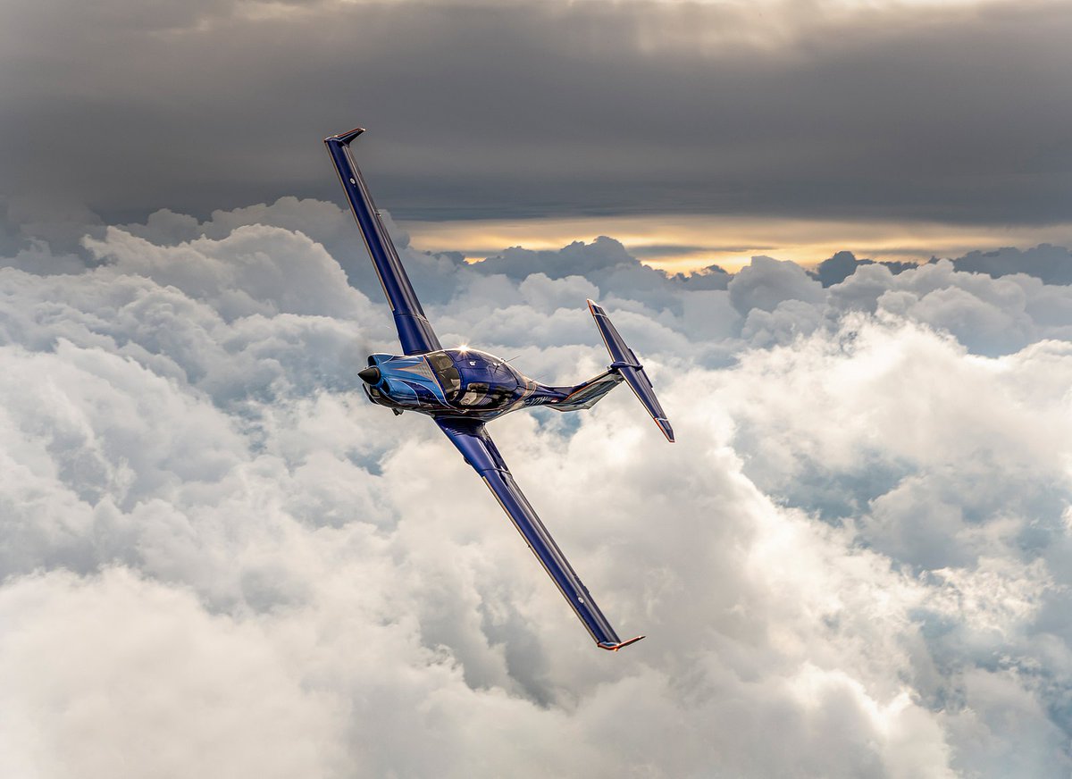 Discover the future of aviation! 🚀💎 The Diamond DA50 RG captivates with its innovative design, sustainable performance, and state-of-the-art technology. Get ready to elevate your flying experience! #DA50RG #AviationFuture #DiamondAircraft #PilotViews
