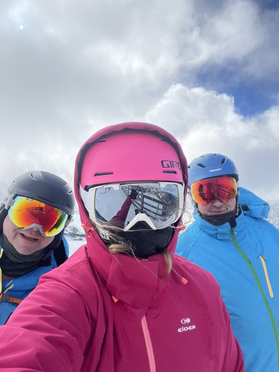 NathanRowina's tweet photo. Conference season means that today is day one for me for winter 2023 ❄️
Weather: average
Snow: average
Vibes: YEWWWWWWWW https://t.co/B27iau9yVy