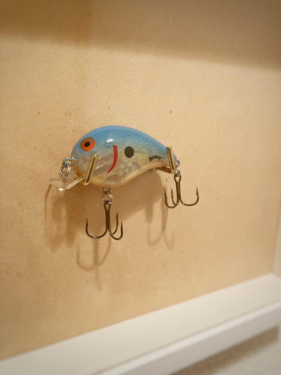 ponytonanamin's tweet photo. トイレギャラリー更新しました。

8月の作品

作者 
BOMBER LURES 

作品名 
Square-A B05SL

我が家にお越しの際は是非ご高覧ください。

#BOMBER #ボーマー #SquareA #スクエアA #PRADCO #プラドコ #SMITH  #スミス #トイレギャラリー https://t.co/VRqPGpFj8M