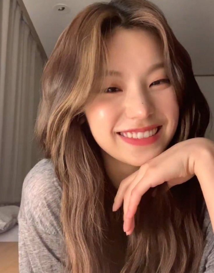 vkylisbz's tweet photo. intro july 29 -

★ : 13 
★ : edtwt, kpoptwt - idm shtwt.
★ : basic dni criteria, fatphobic, racist, homophobic etc.
★ : js dm to be moots or rt :,)
★ : yeji supremacy !!
★ : asian - khmer + korean.

♡ / ↺ to be moots . https://t.co/h8ikfRsyvw