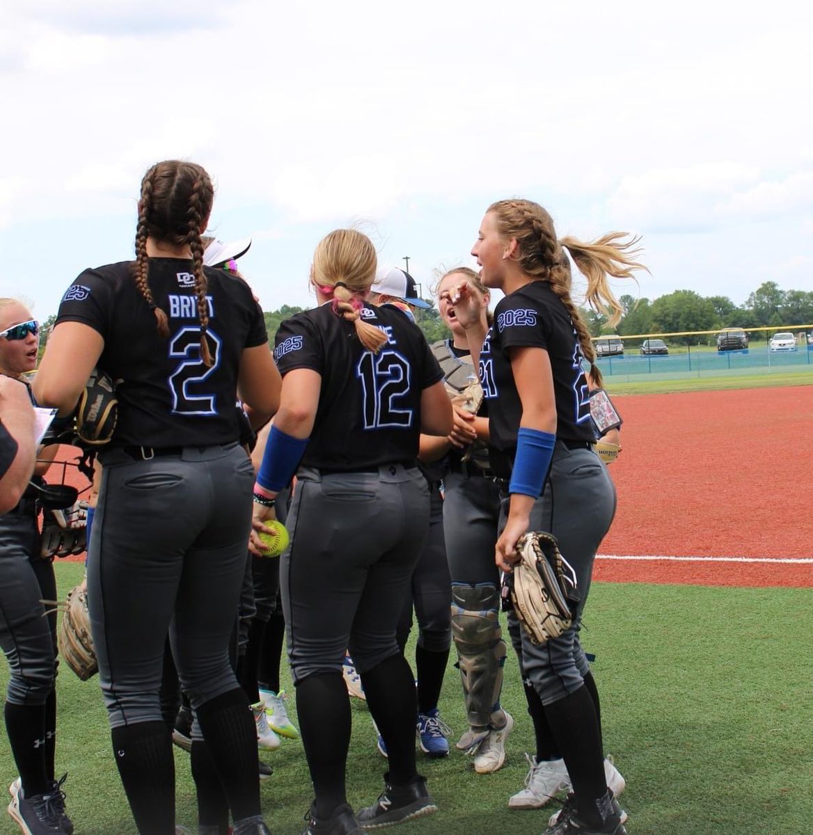_evelyndarke's tweet photo. Thank you for an amazing season. 💙🖤🤍 https://t.co/v0B5n9CciV