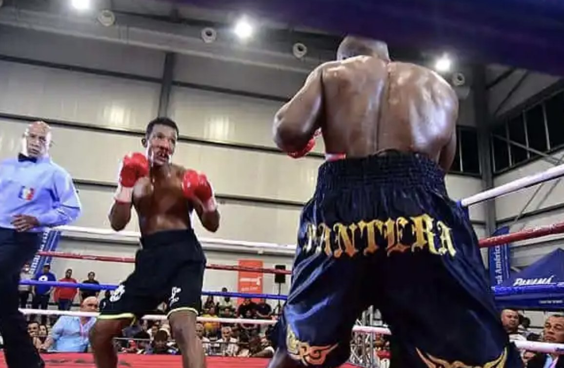 BoxingStuds's tweet photo. Noticias desde Panamá: el super ligero Fernando “Pantera” Martínez (6-2, 2 KOs) derrotó por DM a Samir Cuentas (2-3, 0 KOs) en 6R. Fue una cartelera de puro prospectos jovenes promovida por Anselmo Moreno.
#Boxeo #NoticiasBoxeo #BoxingStuds #BoxeoPanama https://t.co/EZ1N85fcm0